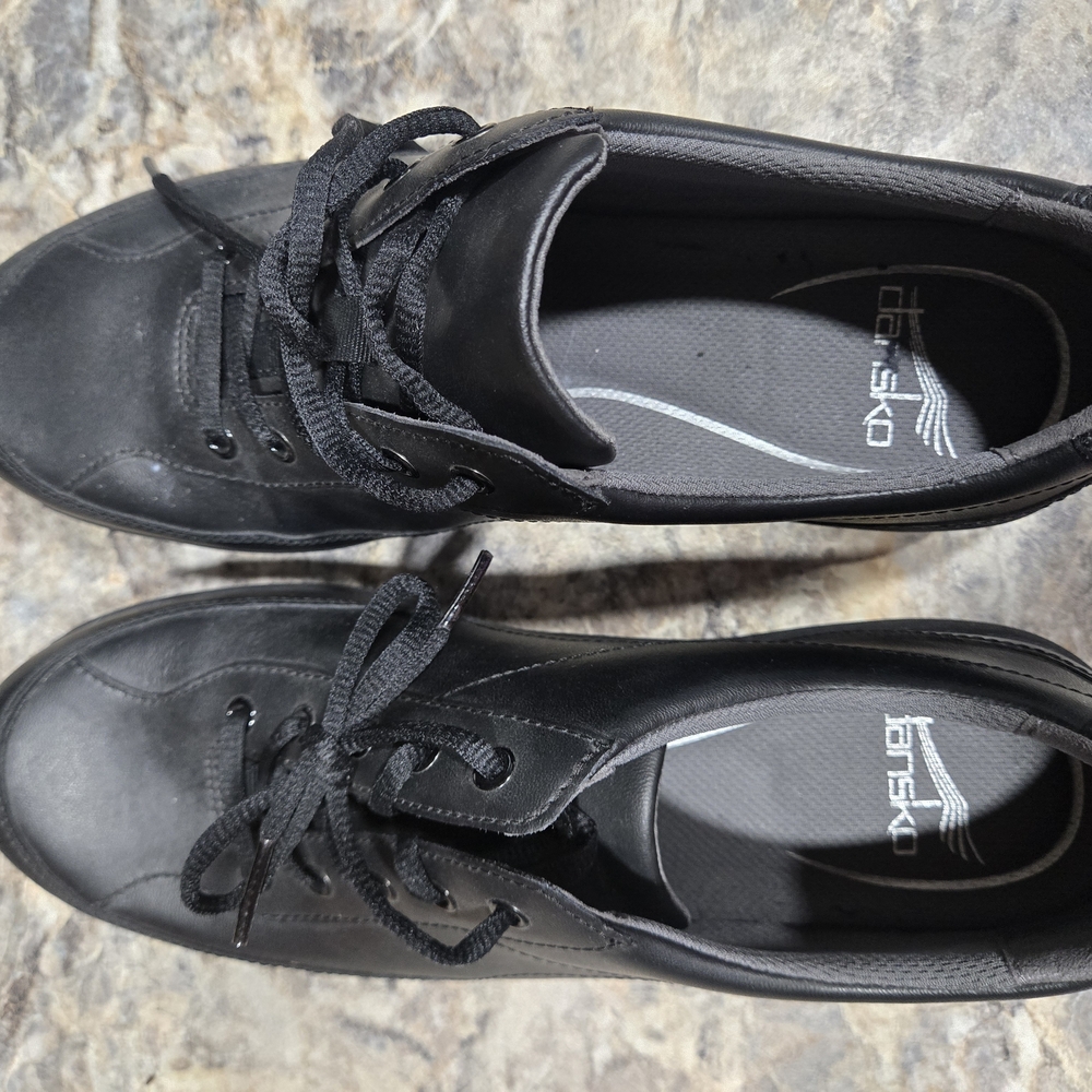 Dansko Black Sneakers Minimalist Low-Top Design